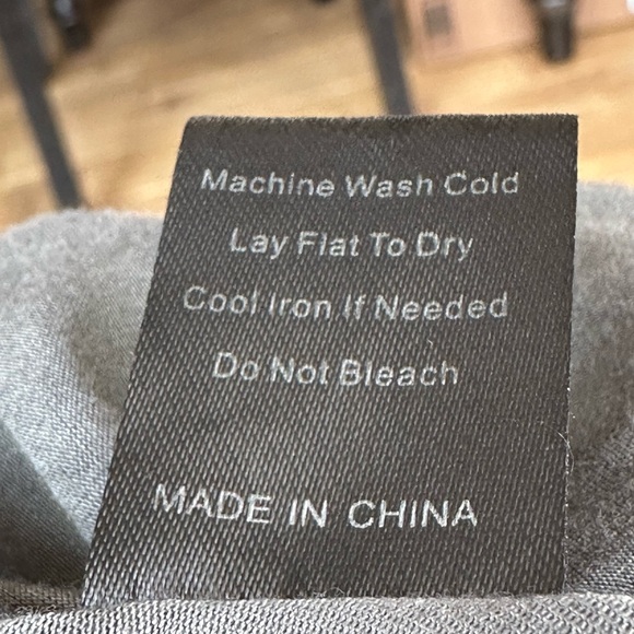 POL Sleeveless Cutout Detail Split Back Top size Small - Picture 8 of 11